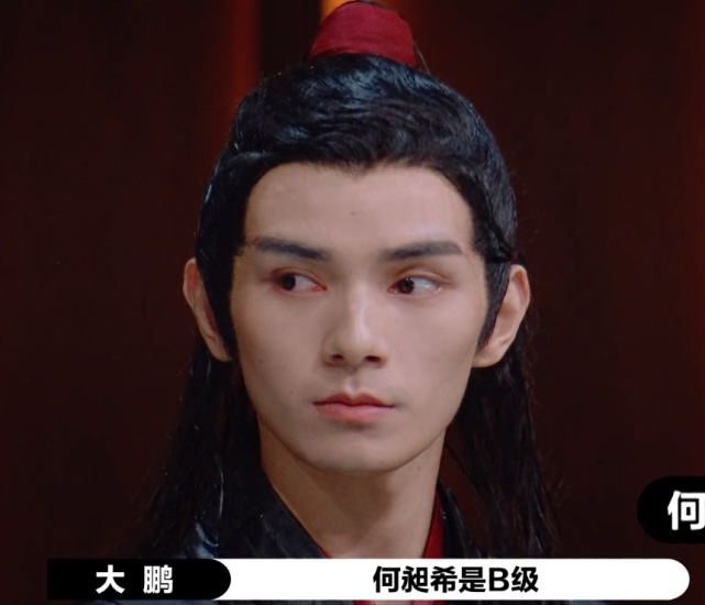 关系好不错,如果单从演技出发,何昶希显然达不到s卡的水平,没有表情