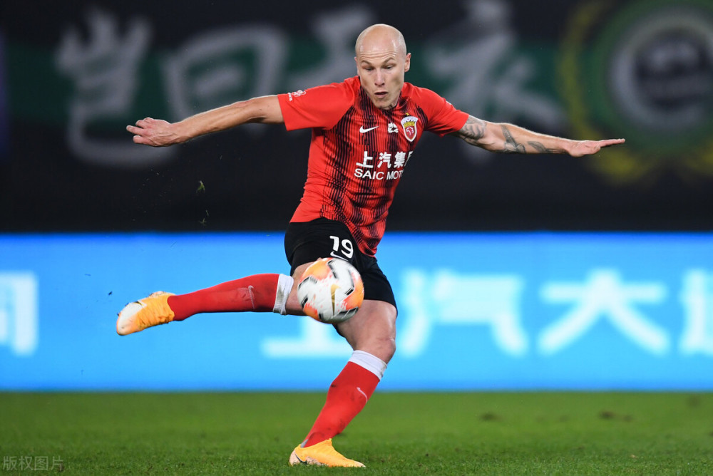 本赛季中超最被高估转会,上海上港的澳大利亚球员——穆伊