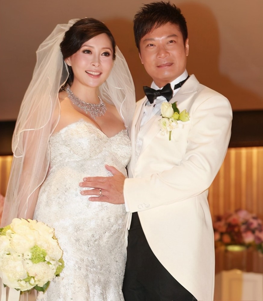 钱嘉乐,钱小豪:同父母不同命,一个怪癖入歧途,一个抱得美人归