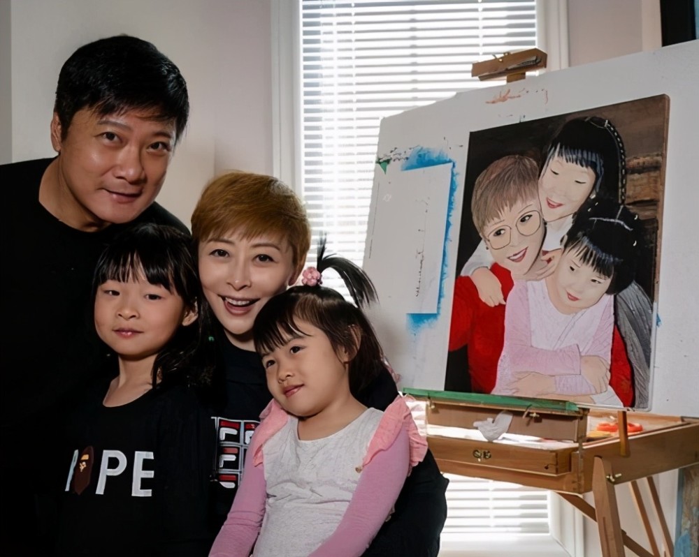 钱嘉乐,钱小豪:同父母不同命,一个怪癖入歧途,一个抱得美人归