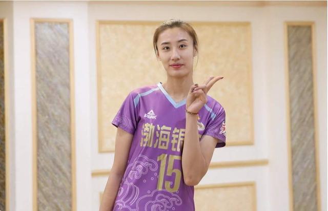 主攻位置上,天津女排报名的是王艺竹和陈博雅两位00后小将.