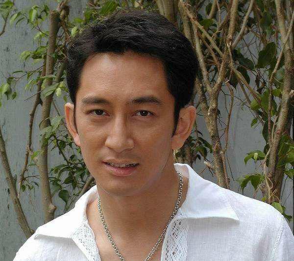 吴启华表明与邓特希合作自己开设影视公司新剧将于新年拍摄