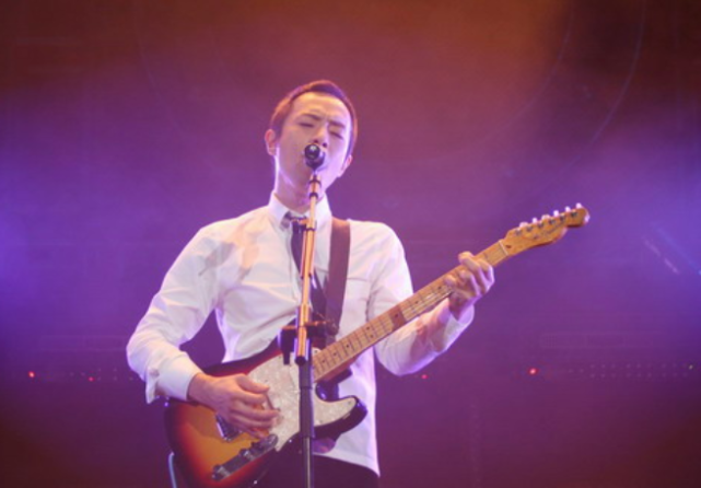 黄贯中爸爸刀砍妻子打儿媳妇朱茵逼得儿子说出弑父言论