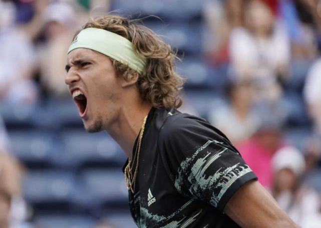 10月29日,前女友布伦达·帕特亚(brenda patea)在接受德国《加拉》