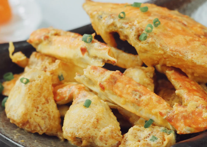 冬日里,来一份咸蛋黄焗梭子蟹,脆爽鲜嫩,营养美味,家人都爱吃