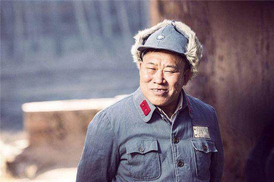 逆天的,稍微长得丑一点点想在娱乐圈混,那是痴人说梦,然而有一位明星