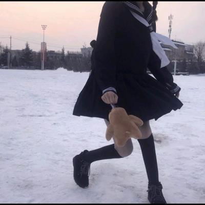 jk制服不露脸女头网友热评