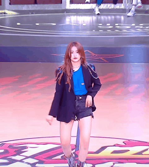 金子涵参加《这就是灌篮》的节目,在节目中她依然保持着她的那股傻傻