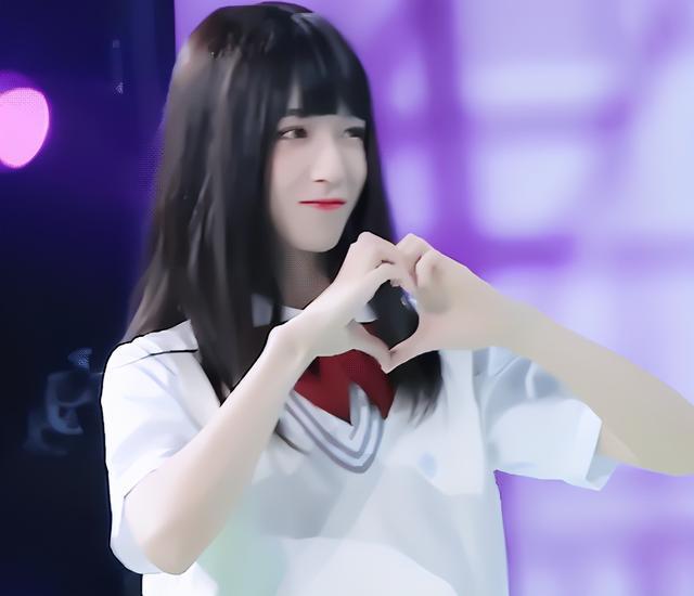 贺峻霖女装合集 天啊 这居然是男孩子 腾讯新闻