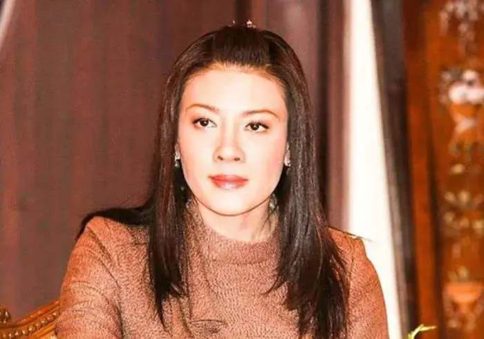 西拉米曾是泰王最美的王妃她的近况罕见曝光预示着什么