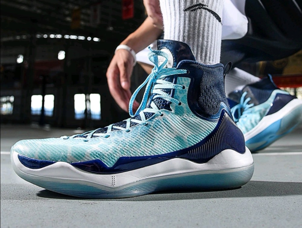 是否记得驭帅11一款刚发售就大放异彩的国产实战球鞋