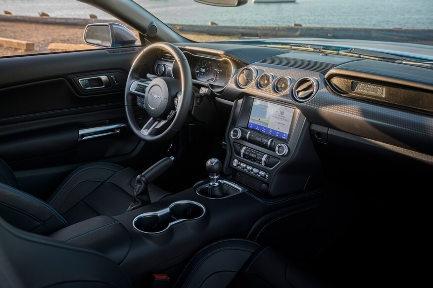 2020款福特mustang野马ecoboost跑车优缺点评测