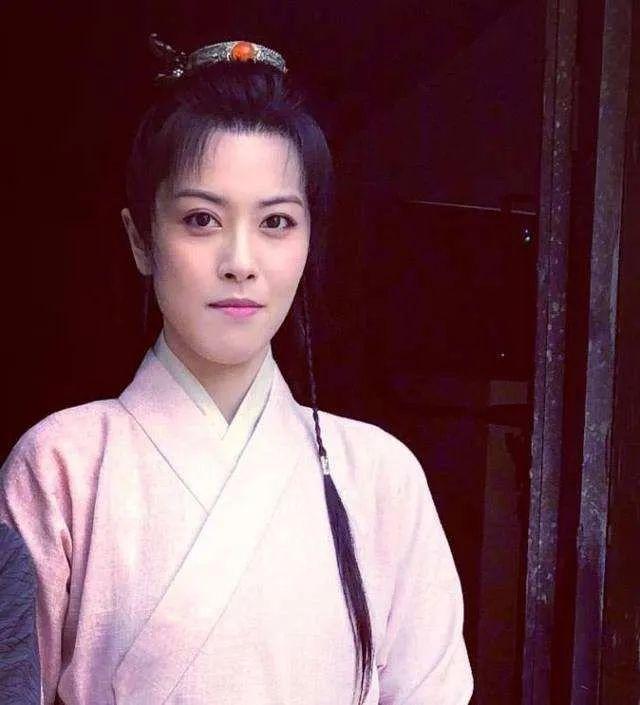 同是女扮男装唐嫣鞠婧祎被吐槽而这些女星却让人惊艳