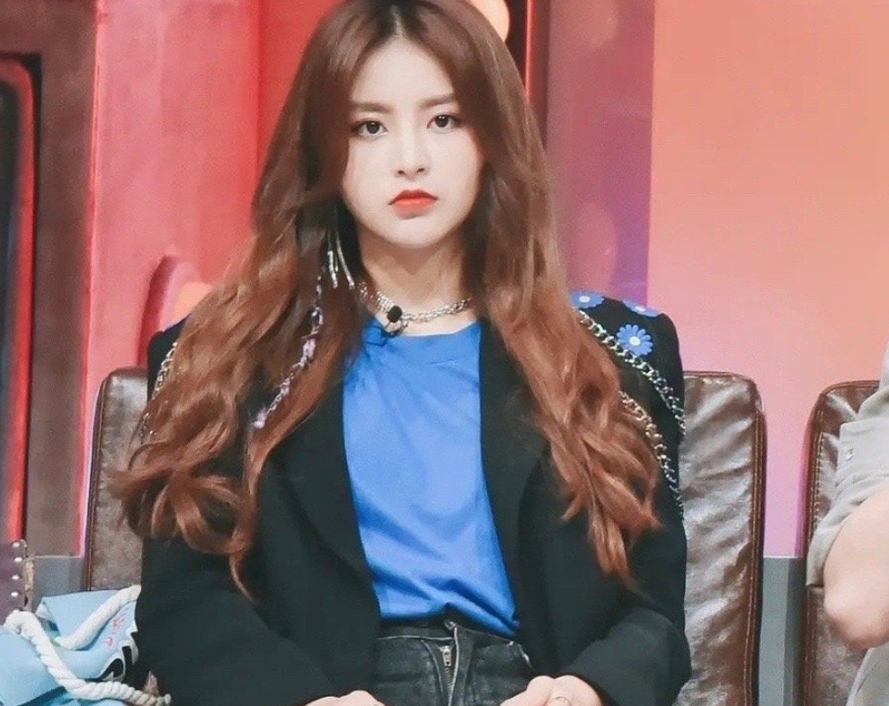 金子涵发胖被吐槽裤子拉链被撑开网友评论却往一边倒