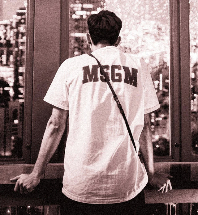 测试:你最想拥抱哪位男神的后背?测你今生会栽在哪种男生手中