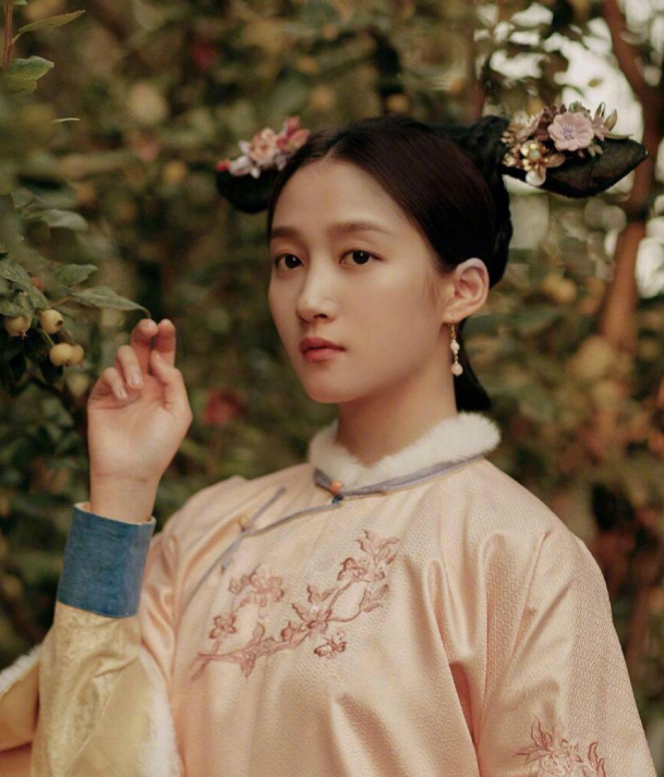 女明星穿清装的样子,杨幂高贵,杨颖貌美,看到她:果然是格格!
