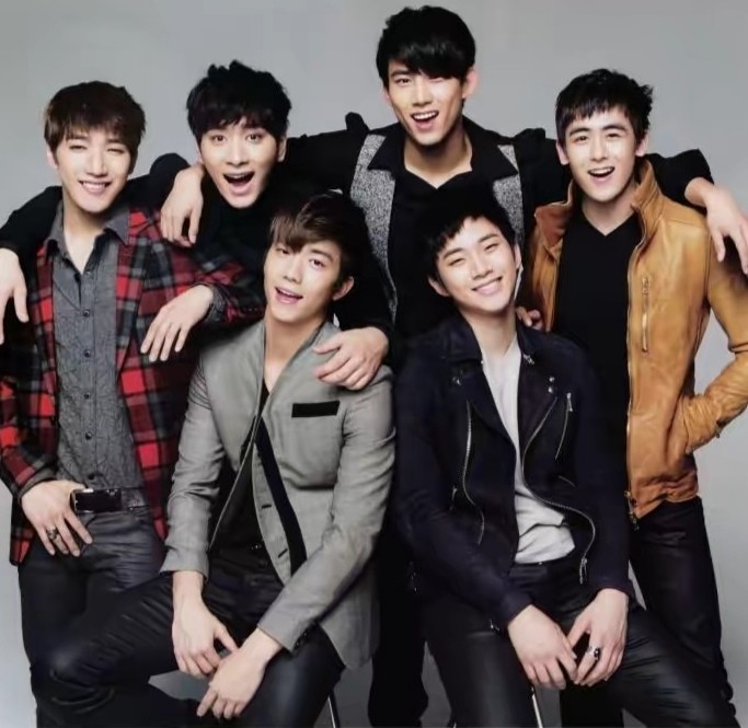 久违合体 2pm成员现身staff结婚式献唱 我们家 组合活动有望 腾讯新闻