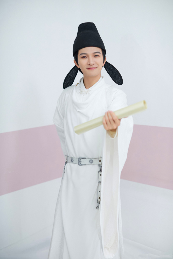 把歌唱成画,把爱咏进绢,周深《画绢》诉说暗藏少年内心的爱恋_腾讯