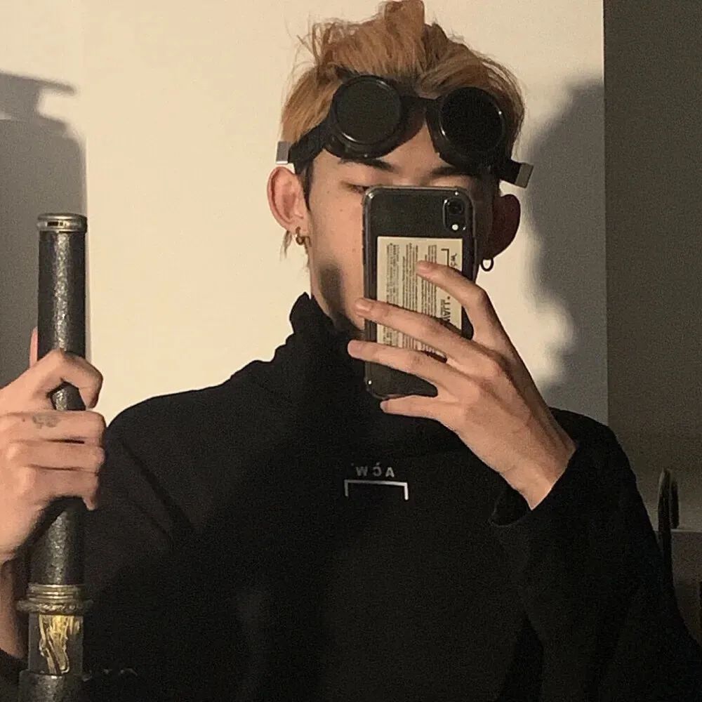 男生头像每个人心中都有一团火路过的人只看到烟