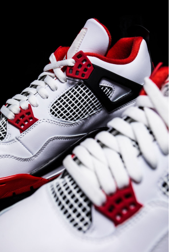 时隔31年再度完美复刻aj4红白或许月底就将迎来发售