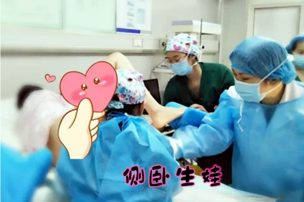 2)坐式分娩姿势这种姿势顾名思义,孕妈采用坐姿进行分娩.