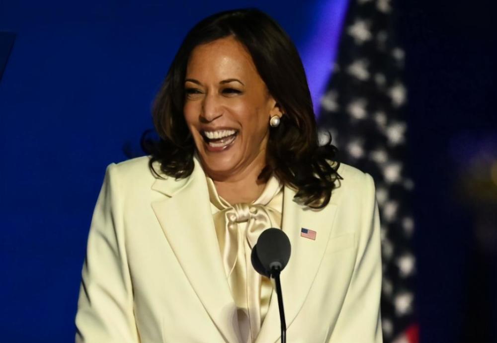 0?她成美国首位女副总统:移民女儿,亚裔后裔,非裔