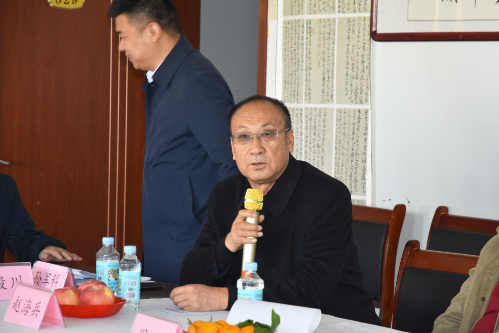 上午十一时,河北省知名书法家孟宪昌宣布 "首届顺达杯全国书画大赛"