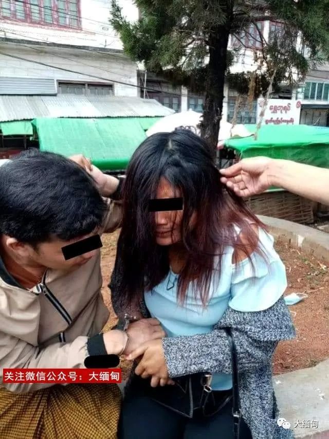 缅甸雌雄双盗抢金店被抓挨打时丈夫挺身护妻