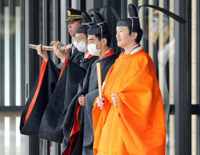 日本天皇没有儿子 举行仪式将弟弟立为皇嗣