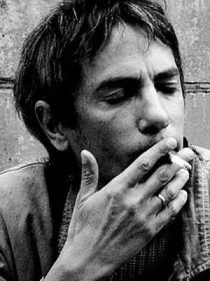 甚至是"戈达尔天生的继承人",并与吕克·贝松,让-雅克·贝内克斯一起