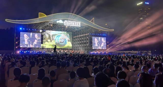 演出开始了 莲花山草地音乐节拉开深圳公园文化季序幕 中国电影乐团 音乐会