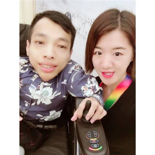 后来,女秘书甚至还给李创利生了个儿子.