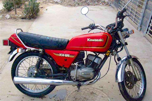 八十年代的时尚日本原装两轮摩托车