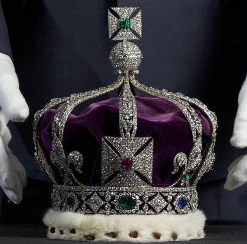 死气沉沉日本皇室珠宝长啥样?网友:复制粘贴,循环利用,自个看