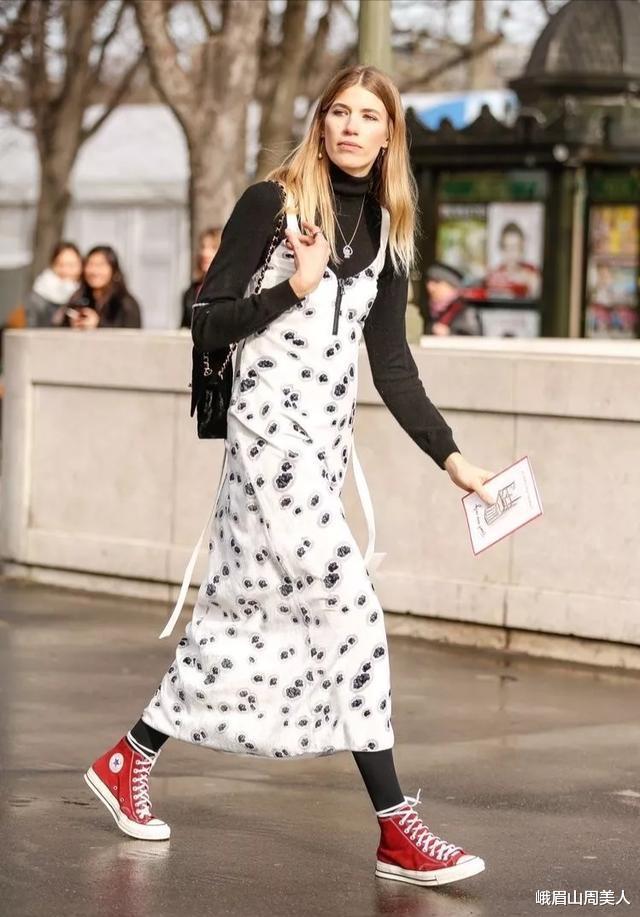 最近流行一种穿法叫碎花裙帆布鞋显瘦又洋气穿过都爱了