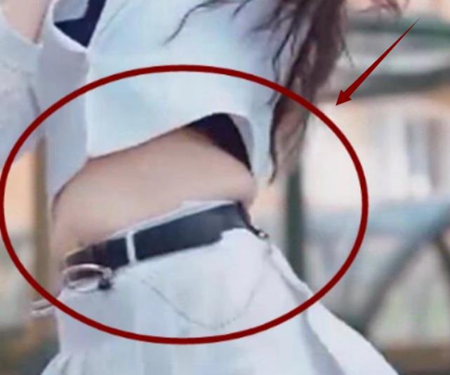 硬糖少女6人都有马甲线就她一人腰上一圈赘肉还管不住嘴