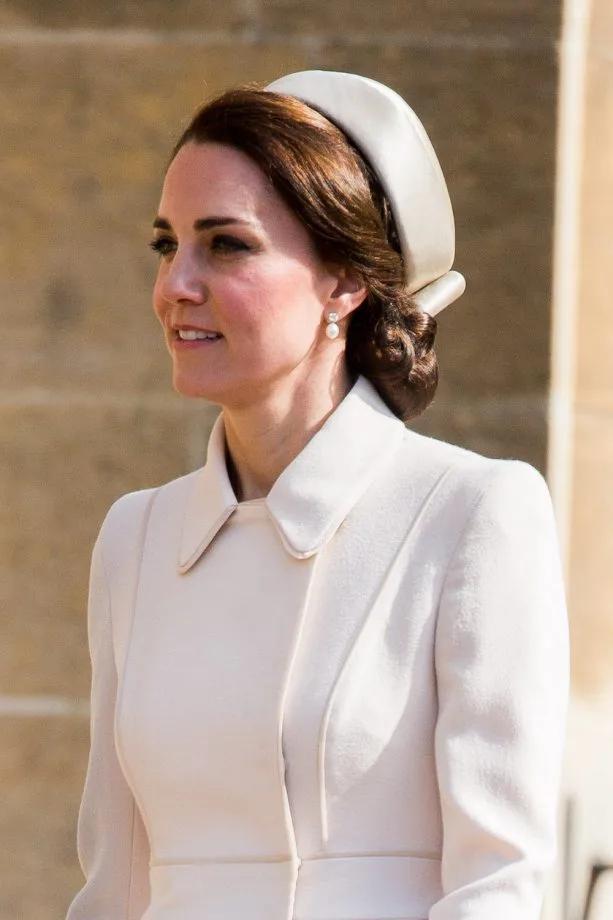 剑桥公爵夫人凯瑟琳佩戴过的头饰,优雅与时尚并存,"美帽王者"名不虚传