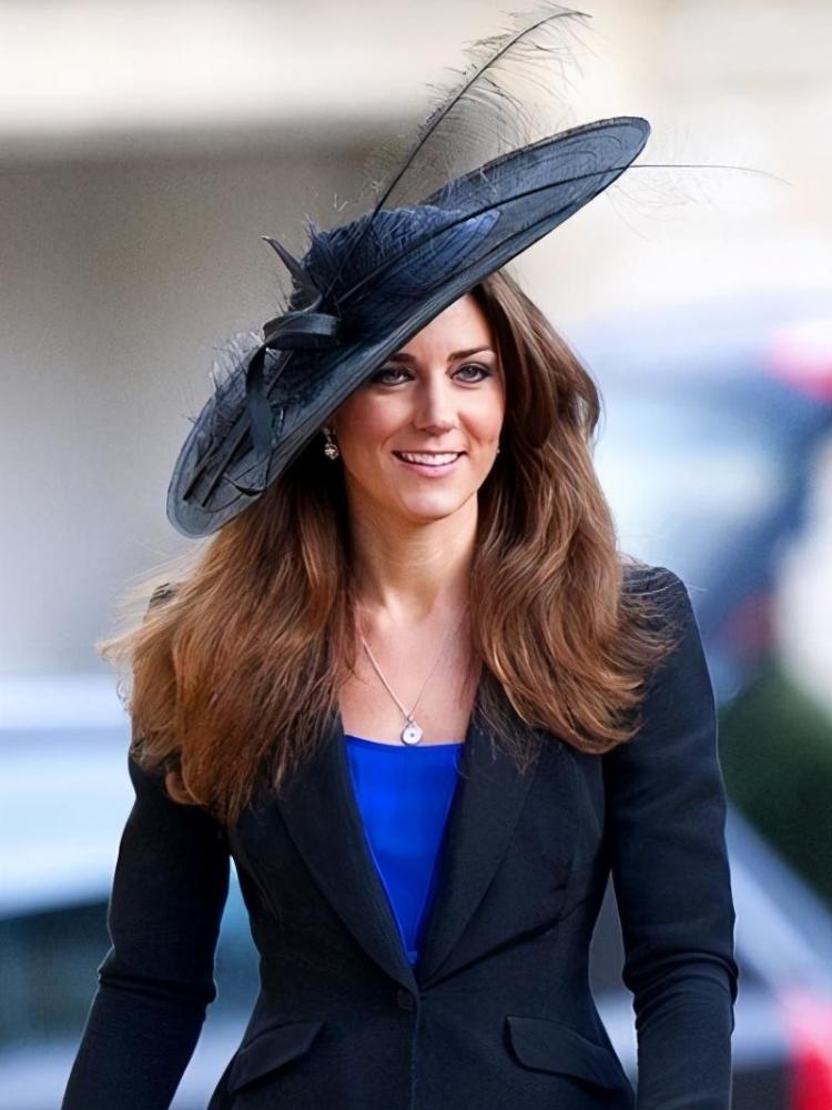 剑桥公爵夫人凯瑟琳佩戴过的头饰,优雅与时尚并存,"美帽王者"名不虚传