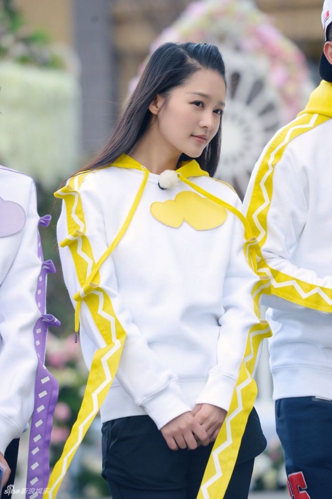 邓超在跑男中介绍李沁的开场词你们还记得吗如今完全应验了