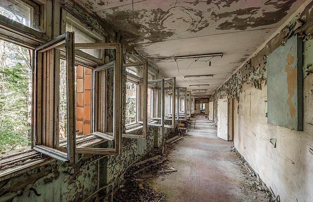 直击切尔诺贝利核电站附近的鬼城曾是苏联的骄傲图9阴森诡异