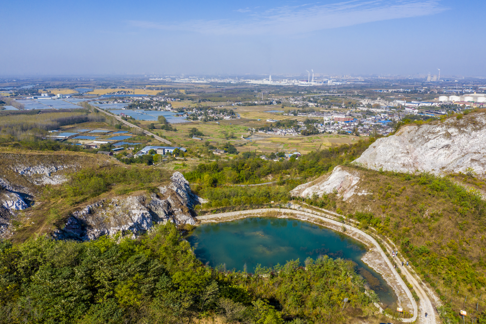 安徽肥东:"天坑"华丽转身变"天池"