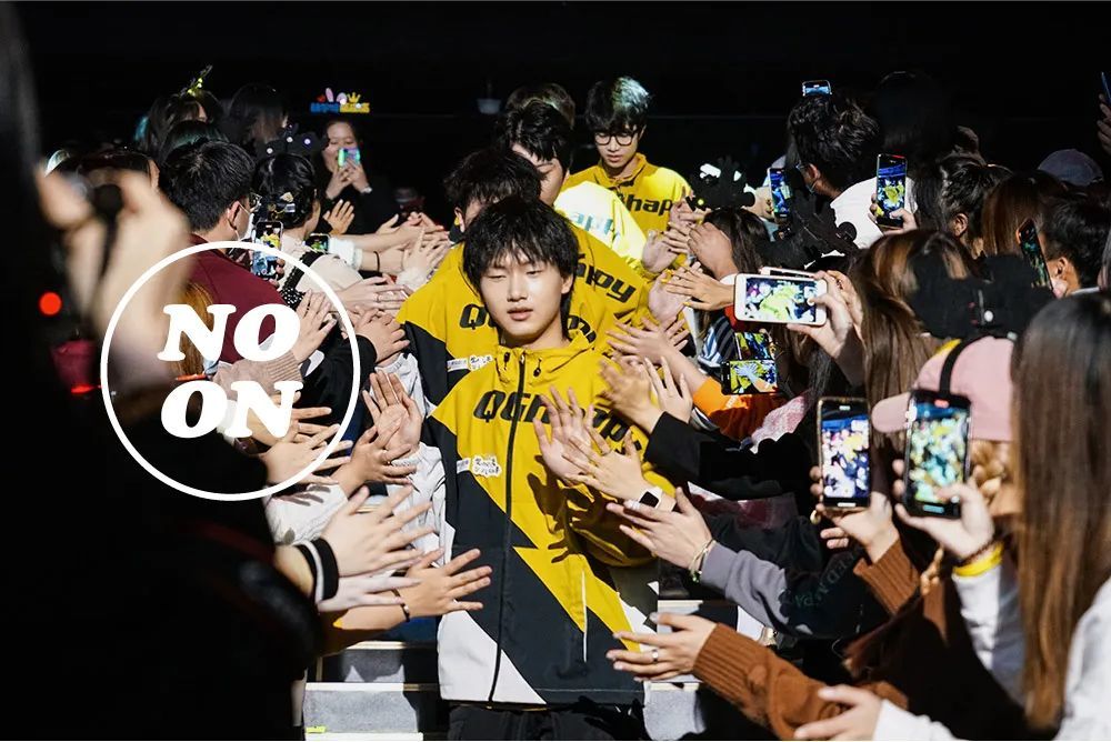 深秋的上海,kpl(王者荣耀职业联赛)电竞馆里