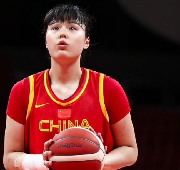 更是因为李月汝颜值在线,因此,李月汝不仅在中国深受球迷喜爱,而且