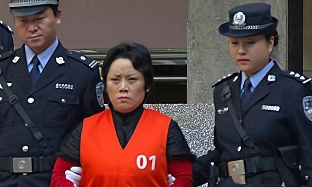 重庆黑帮唯一一位女老大:曾找16个情人,最小的比她小20岁!