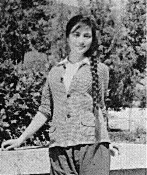 民国最美交际花,怀胎十月惨遭男友狠心抛弃,生下一女家喻户晓!