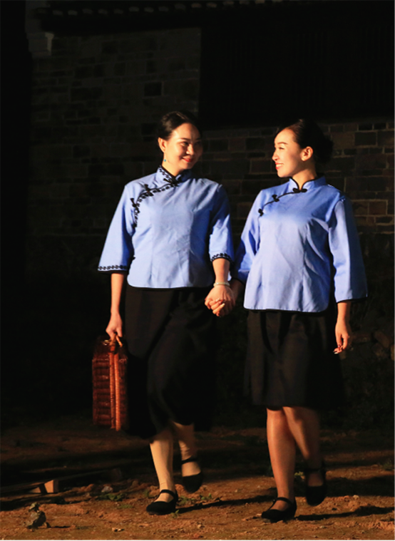 《王城往事》正式开拍:消防车洒水造景,美女群演差点掉河里