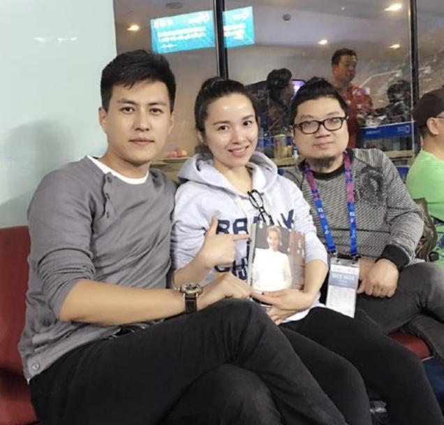 因为和靳东比起来,李佳的名气要比他小得多得多,二婚的李佳,被靳东宠