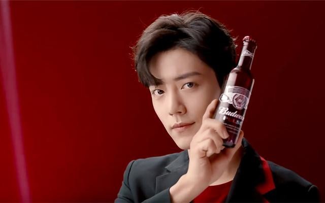 肖战最新代言百威