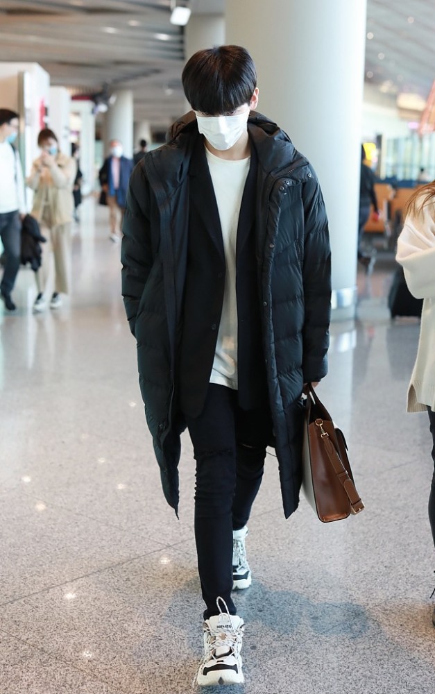 2023:巴宝莉棉服搭配老爹鞋 _巴宝莉棉服搭配老爹鞋好看吗