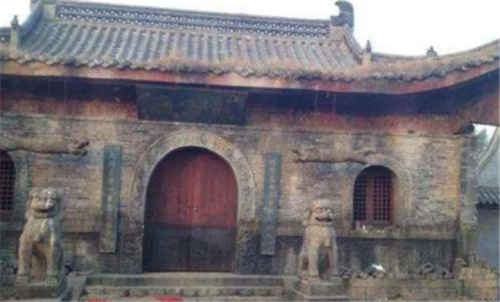 古人走夜路时为何宁愿挨着坟地睡也不愿进古庙休息